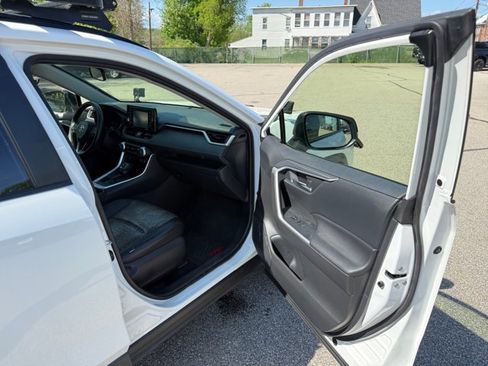 Used 2020 Toyota RAV4 XLE w/ Convenience Package AWD/4WD image 29