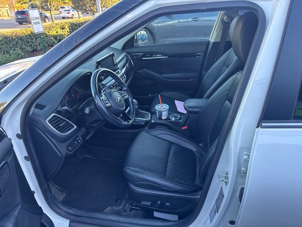 Used 2021 Kia Seltos EX AWD/4WD image 5