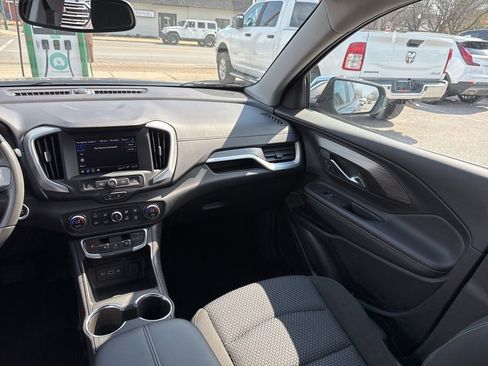 Used 2024 GMC Terrain SLE w/ Driver Convenience Package image 13