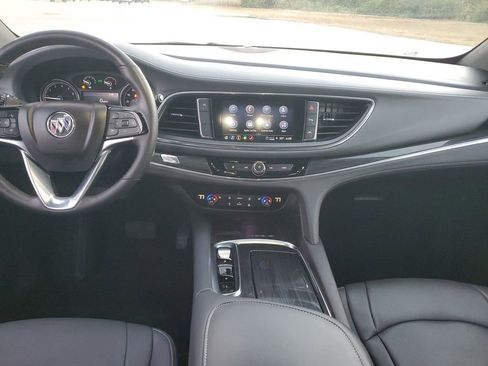Used 2023 Buick Enclave Essence image 10