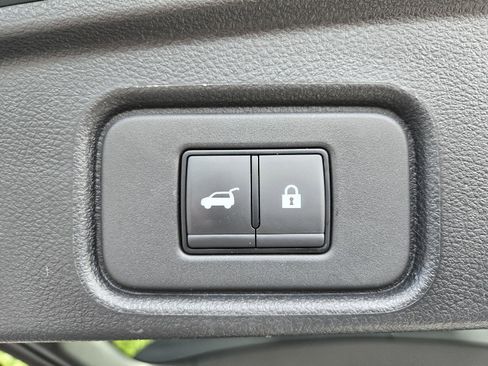 Used 2025 Nissan Pathfinder SL AWD/4WD image 10