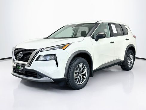 Used 2023 Nissan Rogue S AWD/4WD image 3
