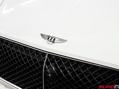 Used 2024 Bentley Bentayga AWD/4WD image 9
