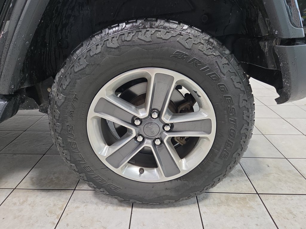 Used 2020 Jeep Wrangler Unlimited Sahara AWD/4WD image 23