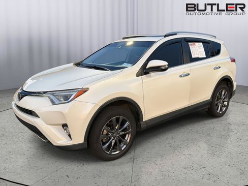 Used 2018 Toyota RAV4 Limited FWD image 2