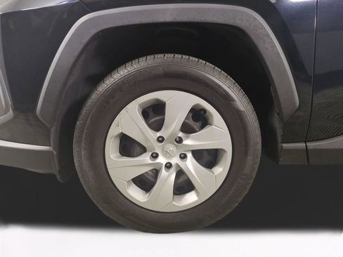 Used 2019 Toyota RAV4 LE FWD image 11