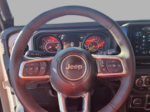Used 2025 Jeep Wrangler Unlimited Sahara AWD/4WD image 12