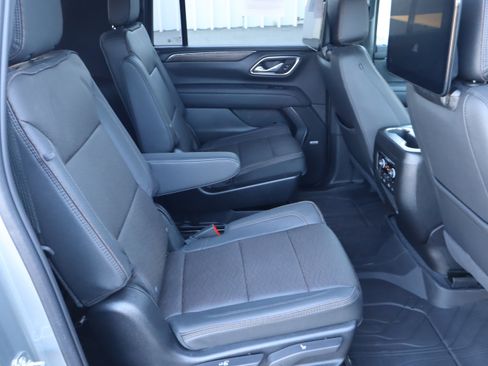 Used 2024 Chevrolet Suburban High Country w/ Advanced Technology Package image 39