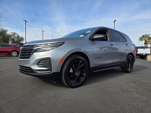 Used 2024 Chevrolet Equinox LS w/ LS Convenience Package image 2