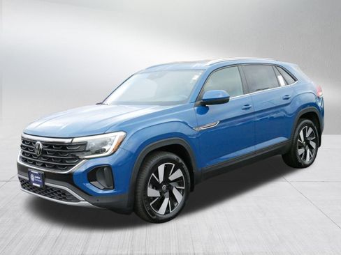 Certified 2025 Volkswagen Atlas Cross Sport SE image 3