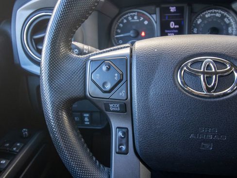 Used 2022 Toyota Tacoma TRD Off-Road image 34