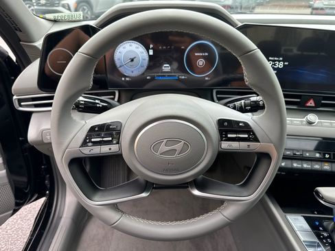 Used 2025 Hyundai Elantra SEL FWD image 25