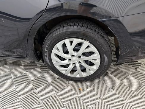 Used 2018 Toyota Corolla LE FWD image 18