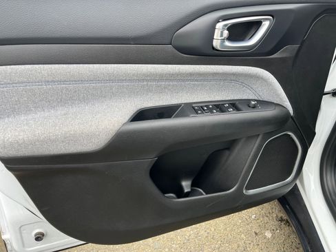 Used 2025 Jeep Compass Latitude image 18