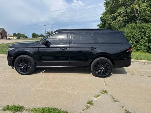 Used 2025 Lincoln Navigator Reserve w/ Jet Appearance Package AWD/4WD image 6