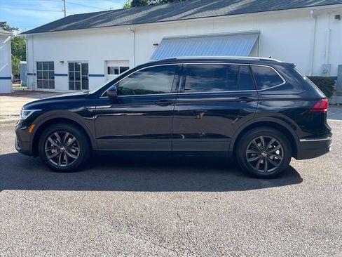 Used 2023 Volkswagen Tiguan SE w/ Panoramic Sunroof Package FWD image 28