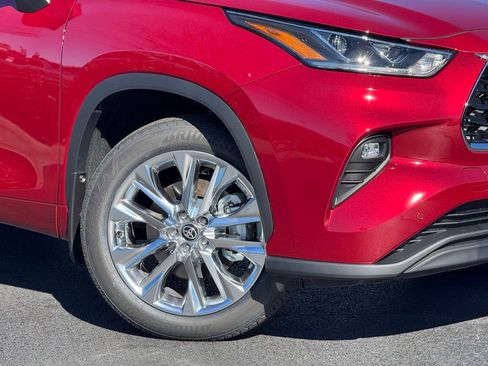New 2026 Toyota Highlander Limited image 3