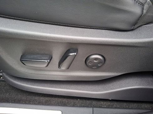 Used 2024 Nissan Ariya AWD image 11