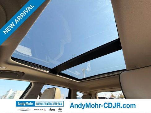 Used 2017 Jeep Grand Cherokee Overland AWD/4WD image 35