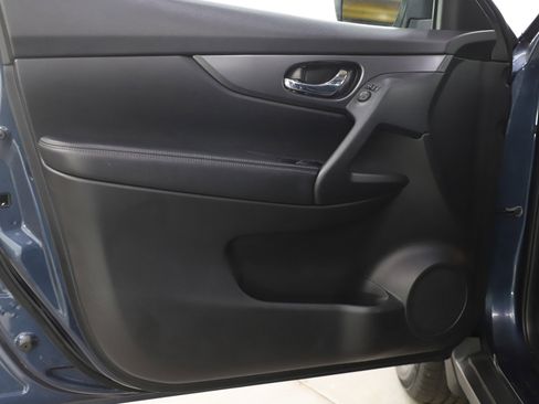 Used 2016 Nissan Rogue S image 18