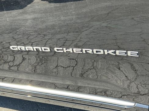 Used 2023 Jeep Grand Cherokee Summit AWD/4WD image 9