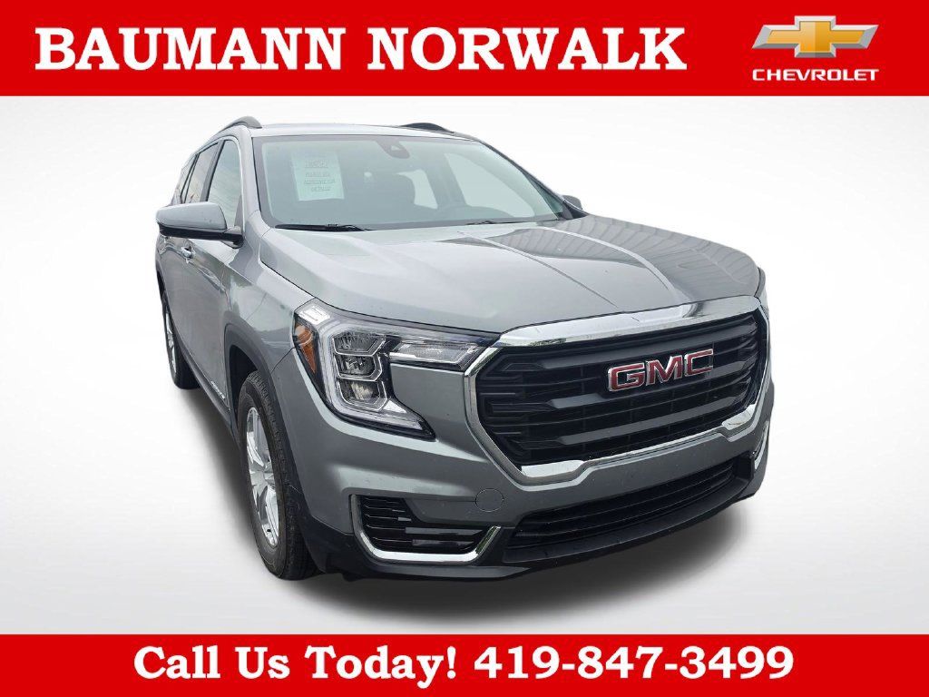 Used 2024 GMC Terrain SLE w/ Driver Convenience Package FWD image 4