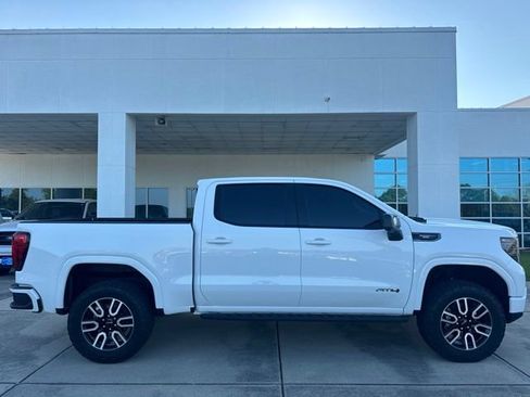 Used 2025 GMC Sierra 1500 AT4 w/ AT4 Premium Package AWD/4WD image 8