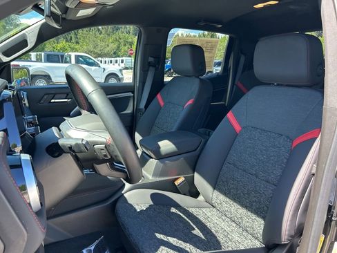 Used 2025 Chevrolet Colorado Z71 w/ Technology Package image 14