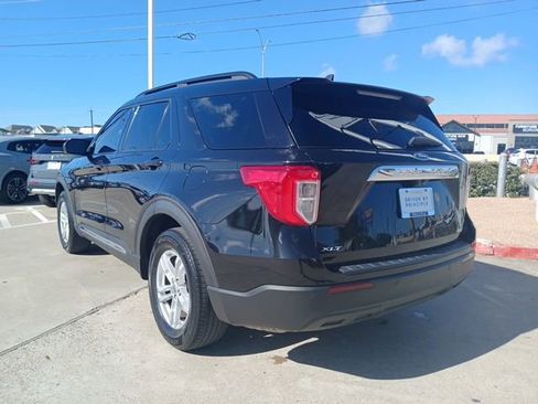Used 2022 Ford Explorer XLT image 7