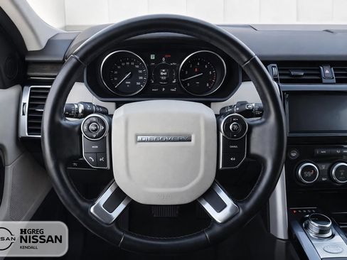 Used 2017 Land Rover Discovery HSE AWD/4WD image 7