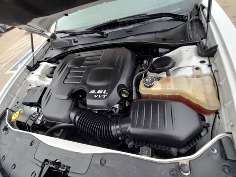 Used 2017 Dodge Charger SXT w/ Blacktop Package RWD image 12