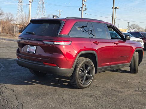 Certified 2024 Jeep Grand Cherokee Altitude image 13
