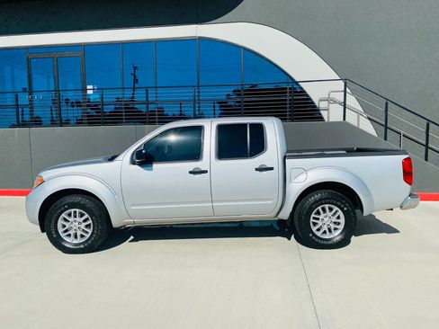 Used 2016 Nissan Frontier SV w/ SV Value Truck Package RWD image 5