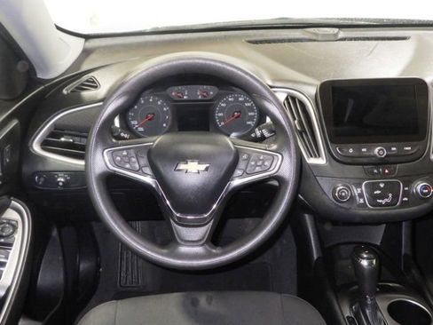 Used 2020 Chevrolet Malibu LS image 9