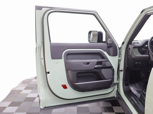 Used 2023 Land Rover Defender 110 75th Limited Edition image 5