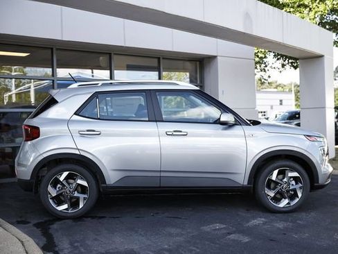New 2026 Hyundai Venue SEL FWD image 3