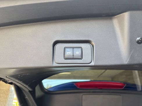 Used 2025 Nissan Rogue SV FWD image 23