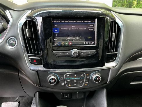 Used 2021 Chevrolet Traverse LS FWD image 13