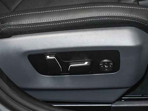 Used 2025 BMW i5 M60 w/ Executive Package image 72