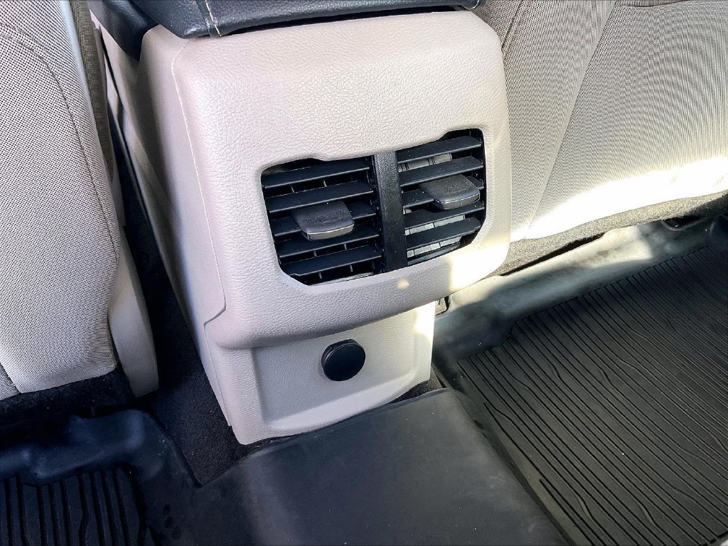 Used 2018 Ford Fusion SE w/ Fusion SE Technology Package FWD image 25