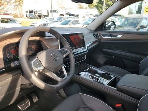 Certified 2025 Volkswagen Atlas SEL Premium R-Line image 18