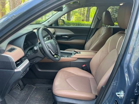 Used 2026 Toyota Grand Highlander Platinum image 5