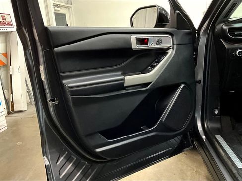 Used 2022 Ford Explorer Limited w/ Equipment Group 301A image 24