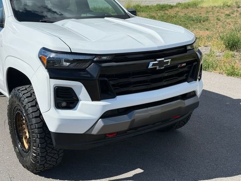 Used 2023 Chevrolet Colorado Z71 w/ Z71 Convenience Package 2 AWD/4WD image 5