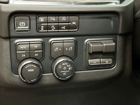 New 2026 Chevrolet Suburban Premier image 13