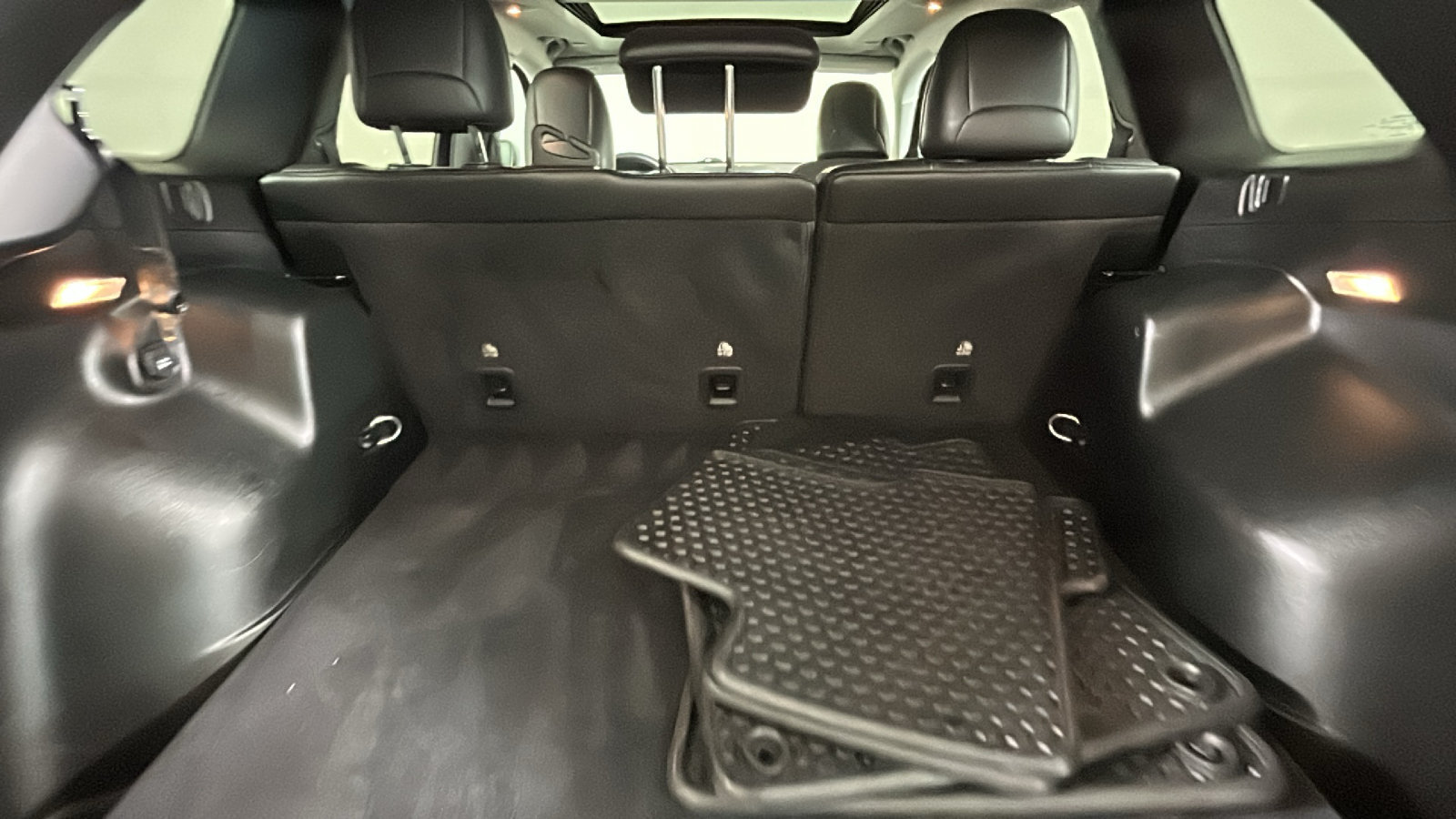 Used 2019 Jeep Cherokee Latitude Plus w/ Comfort/Convenience Group AWD/4WD image 34