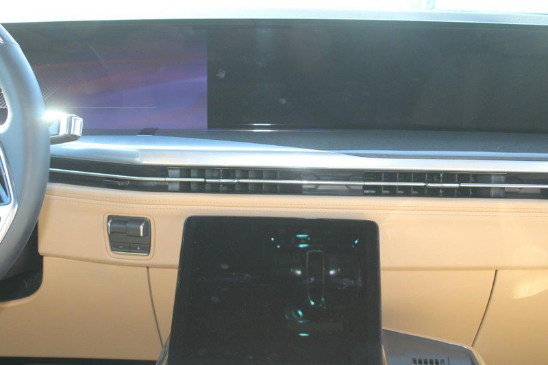 New 2025 Cadillac Escalade IQ Luxury 2 AWD/4WD image 7