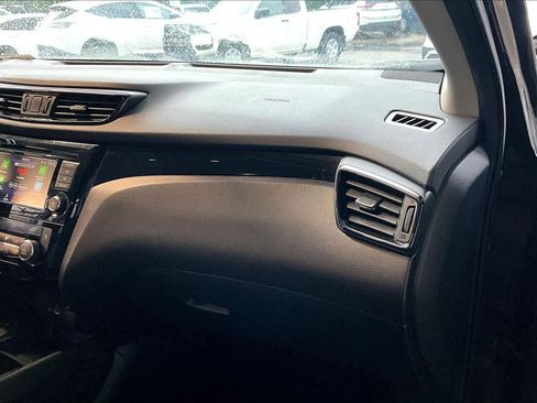 Used 2019 Nissan Rogue Sport SV w/ Technology Package FWD image 18
