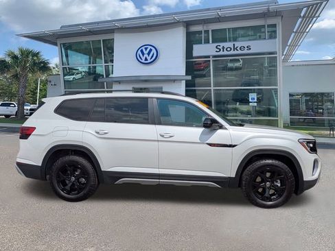 New 2026 Volkswagen Atlas Peak Edition image 3