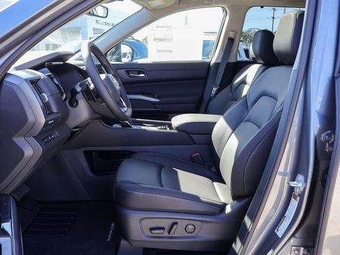 New 2026 Nissan Pathfinder SL image 7